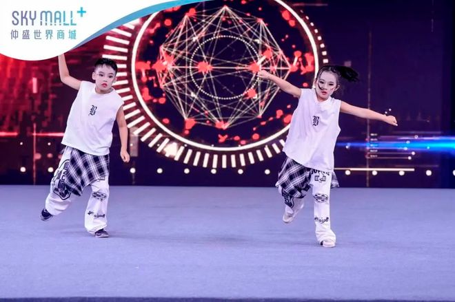 赛暨“舞力全开”健身舞蹈赛圆满收官开元棋牌2025上海市健身排舞大(图11)