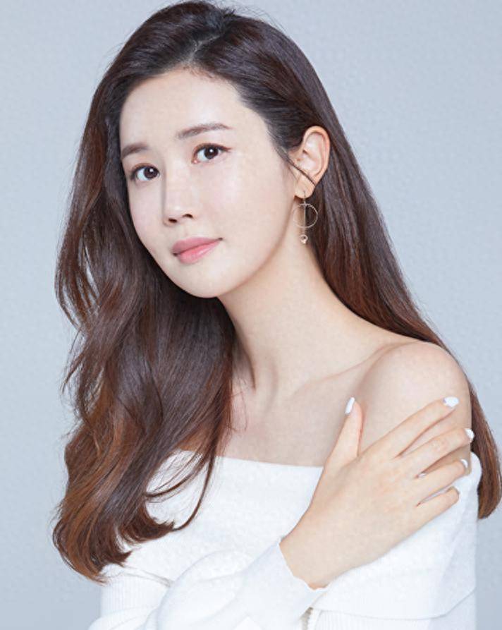 展首次晒上海豪宅装修风格却像样板间开元棋牌app韩星李多海转向中国发(图9)