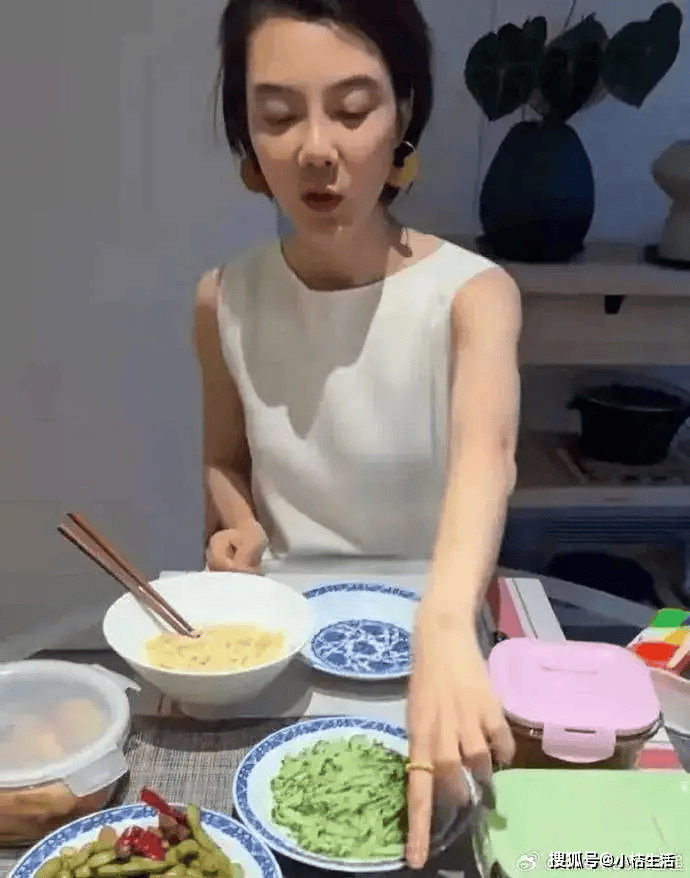 宴奢华与平淡的人生反差开元棋牌车晓43岁生日(图5)